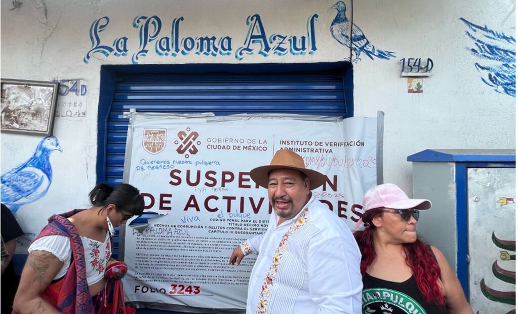 Pulqueros y productores protestan contra el cierre de pulquerías en la Ciudad de México entre Eje Central y Avenida Popocatépetl, alcaldía Benito Juárez, el 25 de marzo de 2025. Foto: Rafael García/EL UNIVERSAL