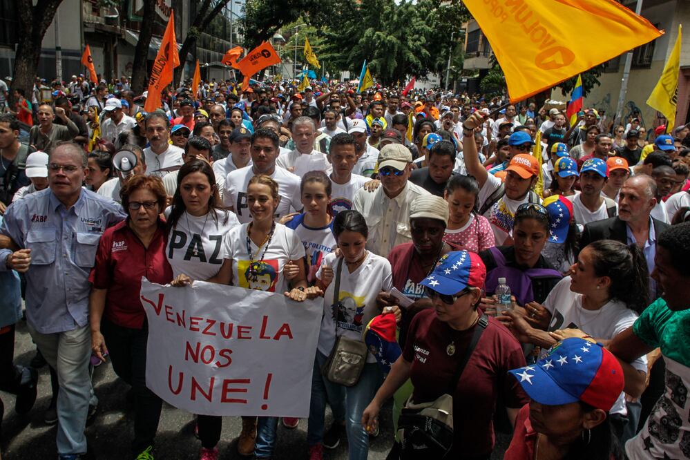 La oposición ha exigido por meses, con diversas marchas y protestas, que el Poder Electoral establezca la fecha del último paso previo a la convocatoria de un referendo revocatorio presidencial (Foto: EFE)