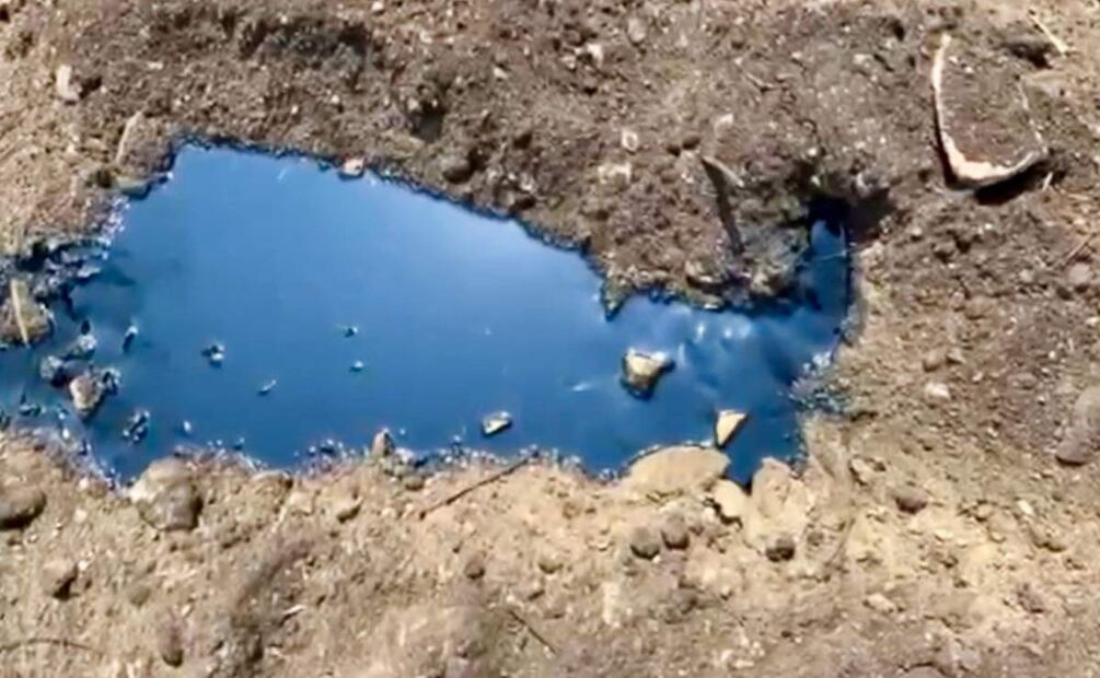 Los vecinos denunciaron que quieren que Pemex revise sus ductos porque “a cada rato la tierra se mancha de aceite" (16/04/2025). Foto: Especial