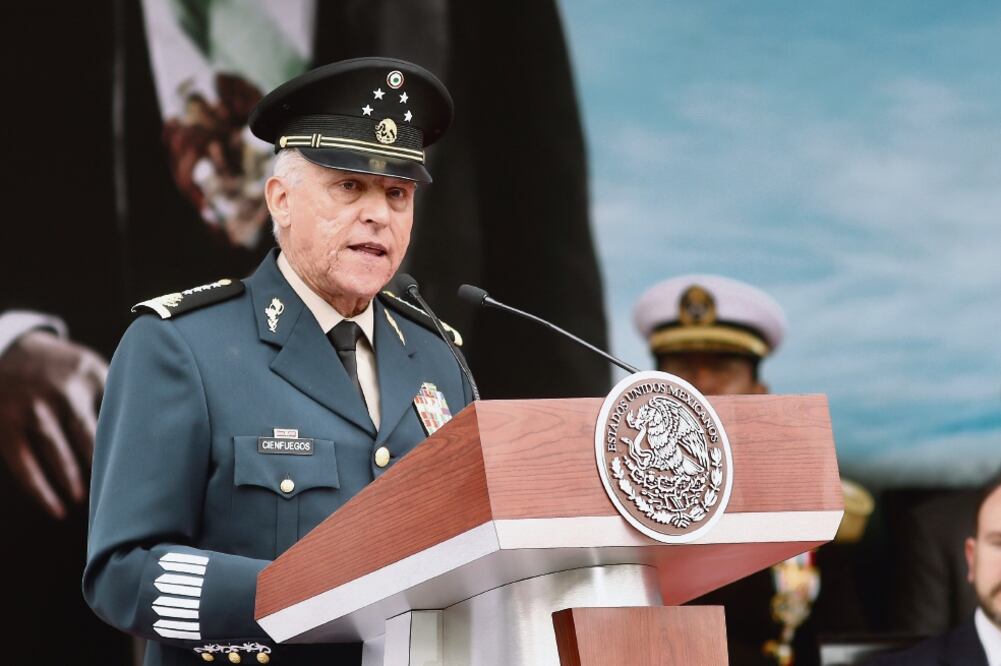 El secretario de la Defensa Nacional, Salvador Cienfuegos Zepeda aseguró que ante el llamado de la sociedad, las Fuerzas Armadas se mantendrán trabajando con elementos de seguridad estatal y municipal por la seguridad pública. (LUCÍA GODÍNEZ. EL UNIVERSA)