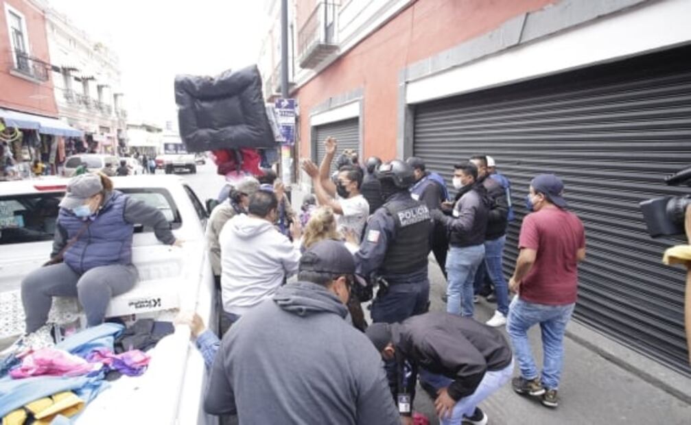 Ambulantes intentan tomar por la fuerza el Centro Histórico de Puebla