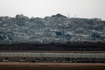 Netanyahu ordena reiniciar negociaciones con Hamas para liberación de rehenes; Israel alista toma de Ciudad de Gaza