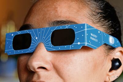 Aumenta la venta de lentes para ver el eclipse