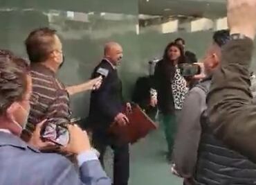 Fiscal de Campeche evade a reporteros tras ser cuestionado por espionaje telefónico a "Alito" Moreno
