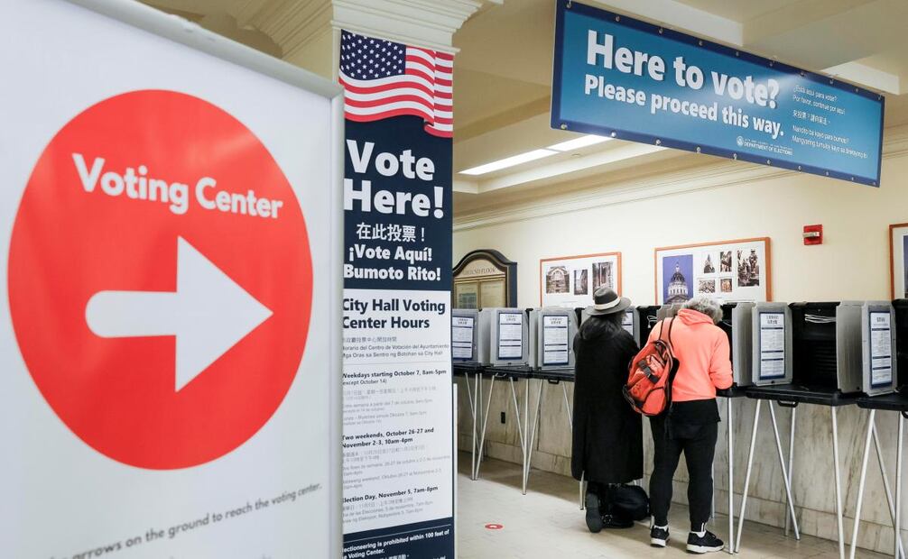 Casillas de votación para las elecciones entre Kamala Harris y Donald Trump. Foto: EFE