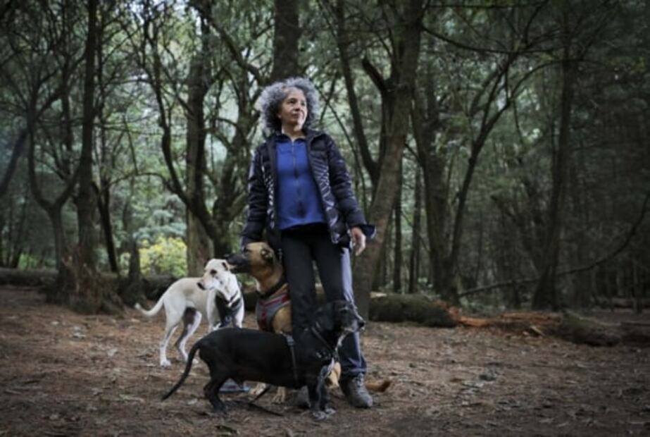 ¿Poliamorosos, multiespecie? Lizeth Arauz expone fotos de esas y otras familias sin etiquetas