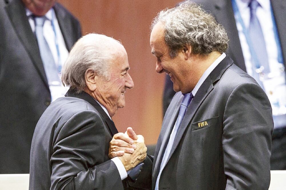 La relación entre Blatter y Platini está en su punto más álgido (PATRICK B. KRAEMER. EFE)