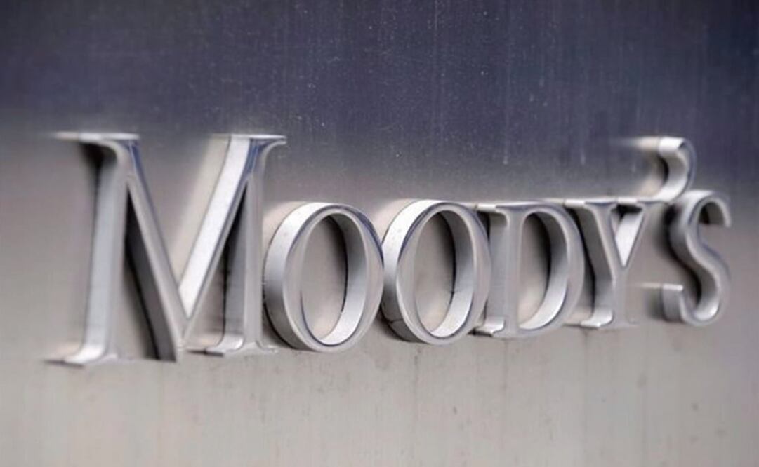 Advierte Moody's que dólar y Trump afectarán a corporativos mexicanos 