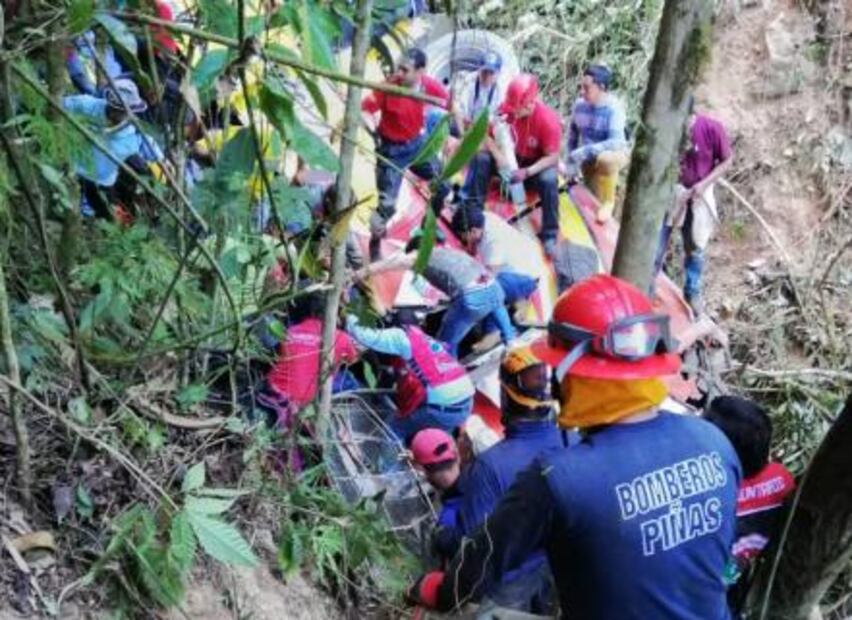 Accidente de autobús en Ecuador deja 12 muertos y 27 heridos