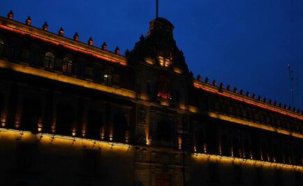 Iluminan Palacio Nacional contra violencia a la mujer