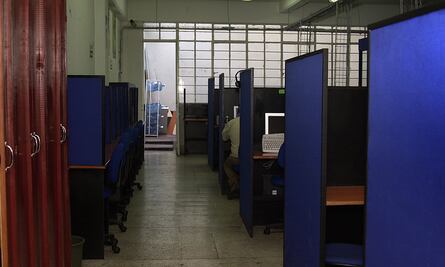 Detienen a 5 personas en call center clandestino en Guadalajara; realizaban llamadas de extorsión y fraudes