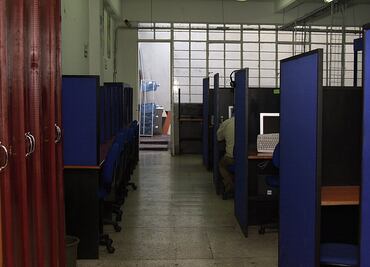 Detienen a 5 personas en call center clandestino en Guadalajara; realizaban llamadas de extorsión y fraudes