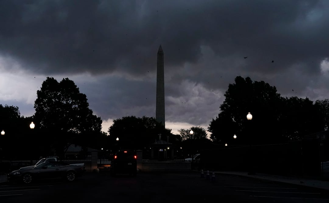 Nubes de tormenta sobre el Monumento a Washington. Foto: AP