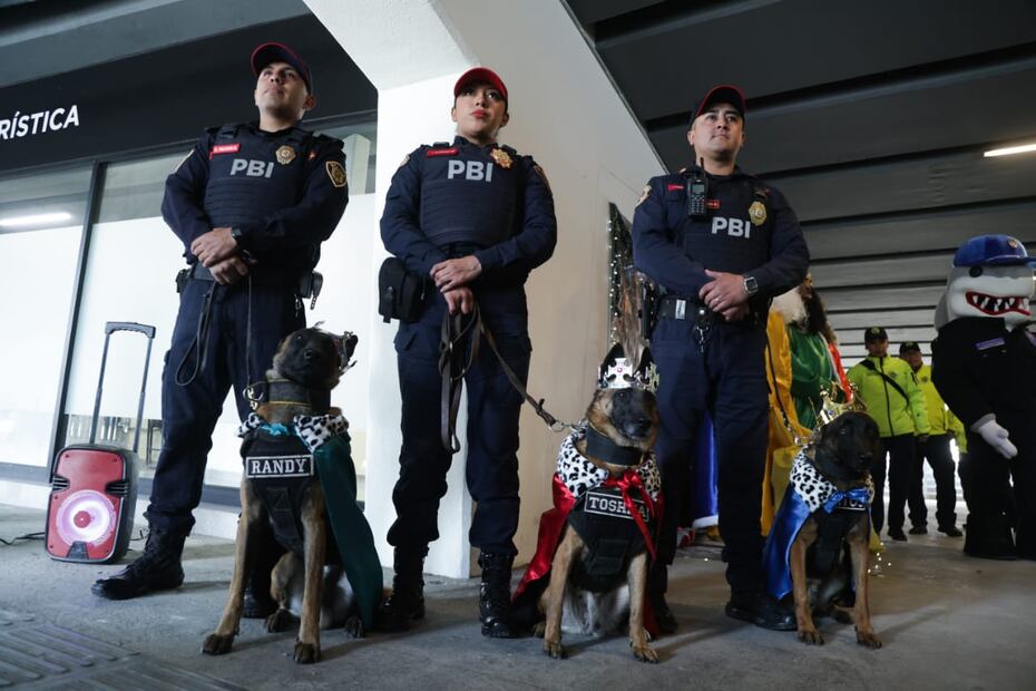 Los policías capitalinos tendrán la tarea de ayudar a Melchor, Gaspar y Baltazar en la recepción de todas las peticiones de los niños y niñas del Valle de México para este 6 de enero. (Foto: Carlos Mejía/ EL UNIVERSAL)