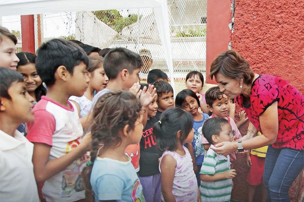 El fin de semana, Rosario Robles recorrió diferentes comunidades afectadas por el sismo en Oaxaca (TOMADA DE TWITTER)