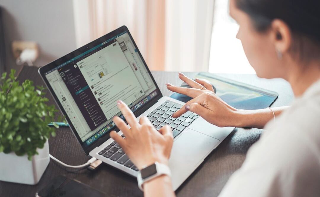 Trabajo en computadora. Fuente: Pixabay