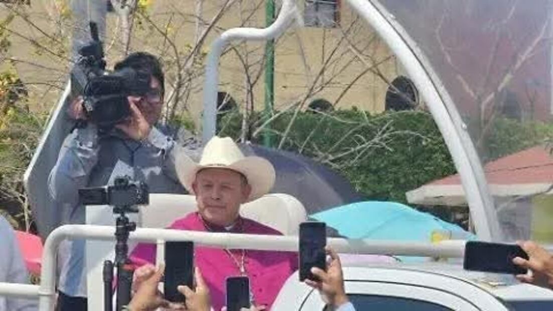 El Arzobispo, José Francisco González, usó el vehículo utilizado por el Papa Francisco durante su visita a Chiapas en febrero del 2016. (Foto: especial)