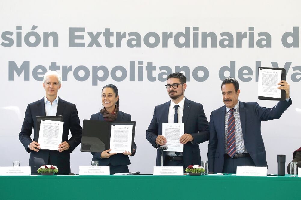 Alfredo del Mazo, gobernador del Edomex; Claudia Sheinbaum, jefa de Gobierno; Román Meyer, titular de la Sedatu, y Omar Fayad, gobernador de Hidalgo. Foto: JUAN CARLOS REYES. EL UNIVERSAL