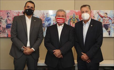 Chivas presenta a Víctor Manuel Vucetich como su nuevo entrenador