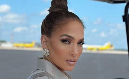 JLo presume sus piernas con deslumbrante vestido rojo