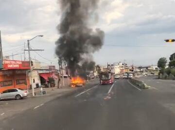 Video. Así prendieron fuego a varios autos tras enfrentamiento en Jalisco