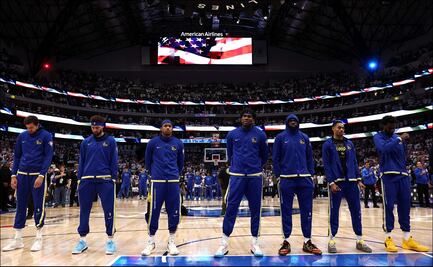 VIDEO: Previo al Mavericks vs Warriors, la NBA guardó un minuto de silencio por el tiroteo en una primaria de Texas