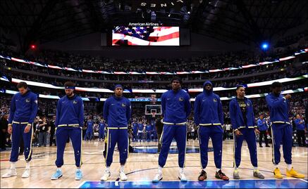 VIDEO: Previo al Mavericks vs Warriors, la NBA guardó un minuto de silencio por el tiroteo en una primaria de Texas