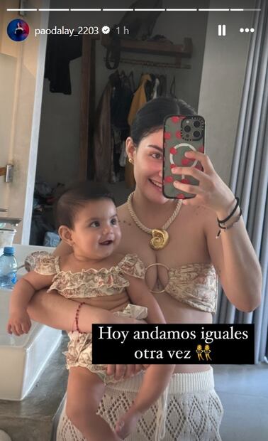 Paola Dalay y su hija Tessa presumen el mismo outfit en la playa.