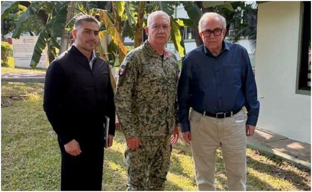 Gobierno de Sinaloa y autoridades federales acuerdan revisión del armamento de la policía (08/10/2024). Foto: X (@rochamoya_)
