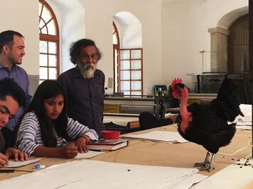 Enseña Francisco Toledo litografía a estudiantes normalistas