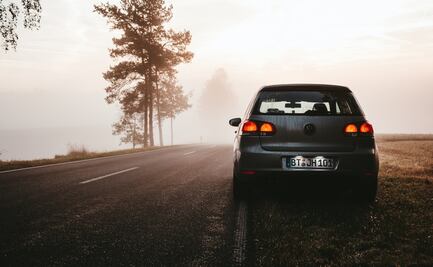Por qué no debes empujar un auto que no arranca
