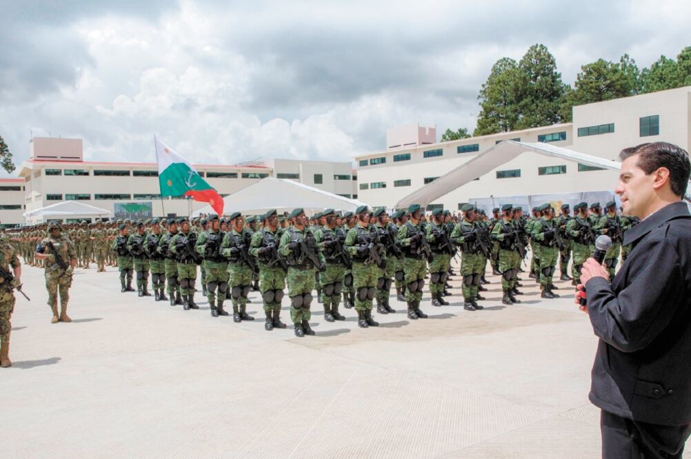 Enrique Peña Nieto pidió a soldados, pilotos y marinos sentirse orgullosos de servir a México y a los mexicanos. (PRESIDENCIA)