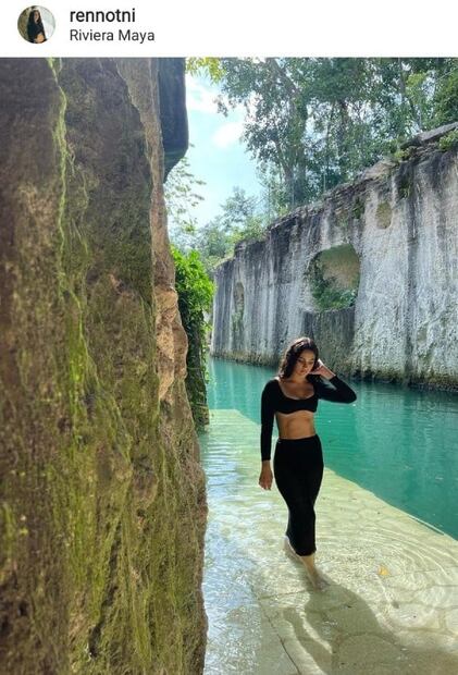Renata Notni incendió Instagram al posar con un total look de punto en la playa