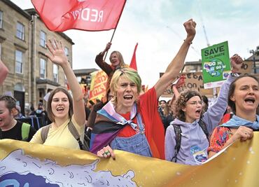 “Los jóvenes nos ahogamos en sus promesas vacías”