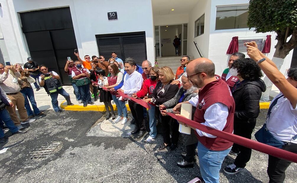 Martí Batres entrega edificio reconstruido en San Miguel Chapultepec tras los sismos de 2017. Foto: Alberto Acosta