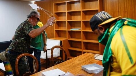 Brasil: las impactantes imágenes del asalto de los 'bolsonaristas' al palacio de gobierno y otras instituciones