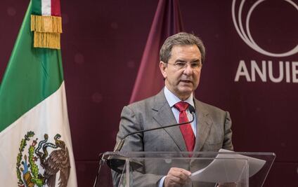 Esteban Moctezuma asegura que estudió Derecho; rectifica que debe materias