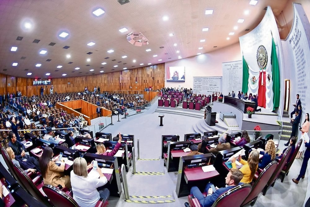 Con 42 votos a favor y cinco en contra, diputados del Congreso de Veracruz reformaron la Constitución del estado en el procedimiento para la designación de fiscal. Foto Especial