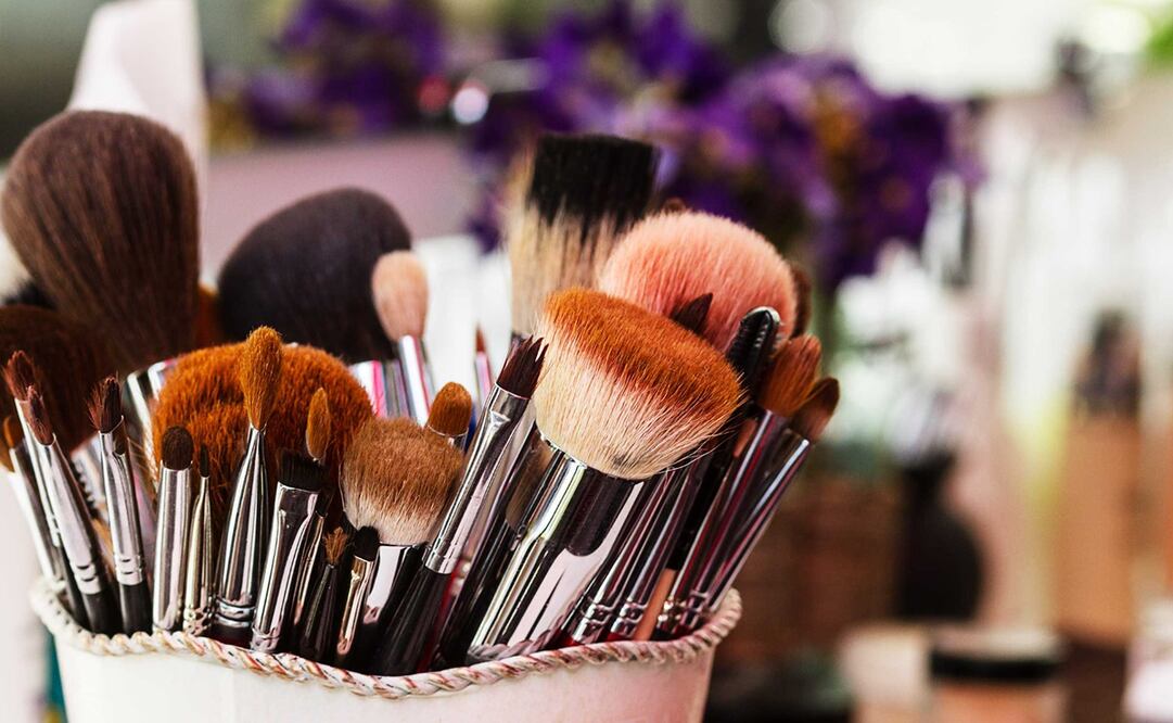 Las brochas de maquillaje necesitas ciertos cuidados, como lavarlas adecuadamente. FOTOS ISTOCKPHOTO