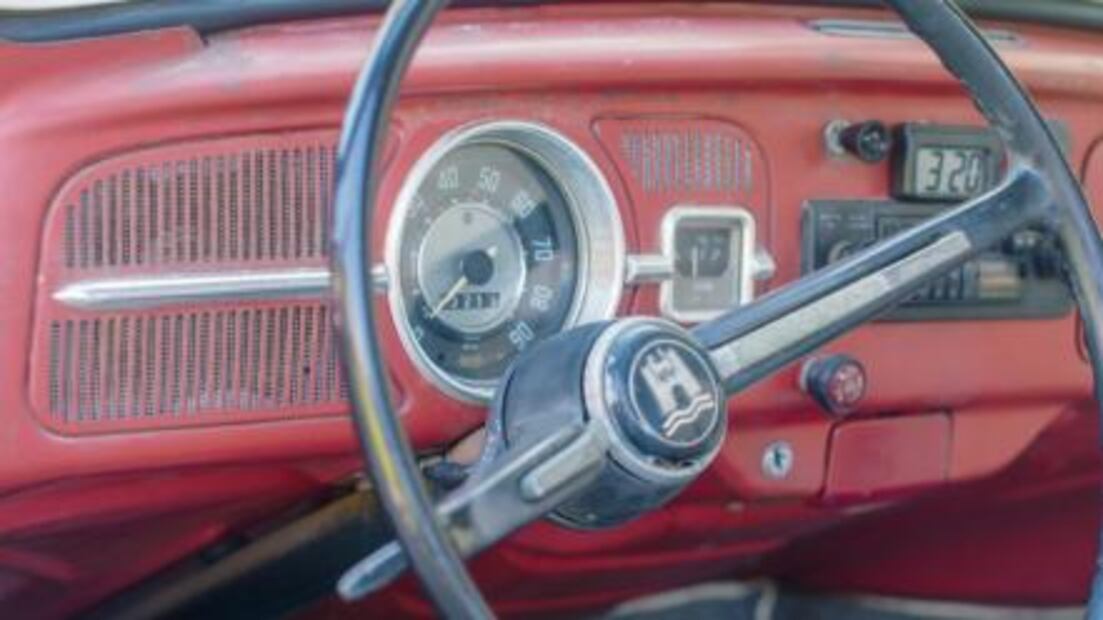 Compró un “Vocho” hace 48 años y Volkswagen se lo restaura gratis