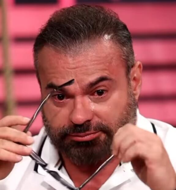 Marco Chacón llora en el programa "Siéntese quien pueda".