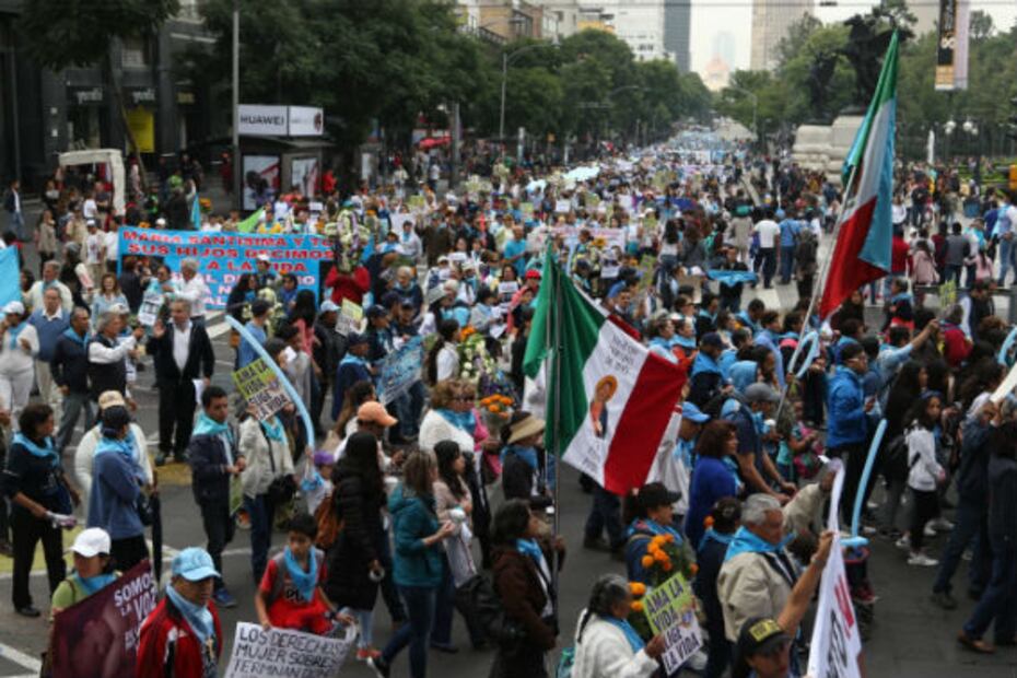 Protestan contra el aborto en Palacio Nacional; "¡déjalos nacer!", piden