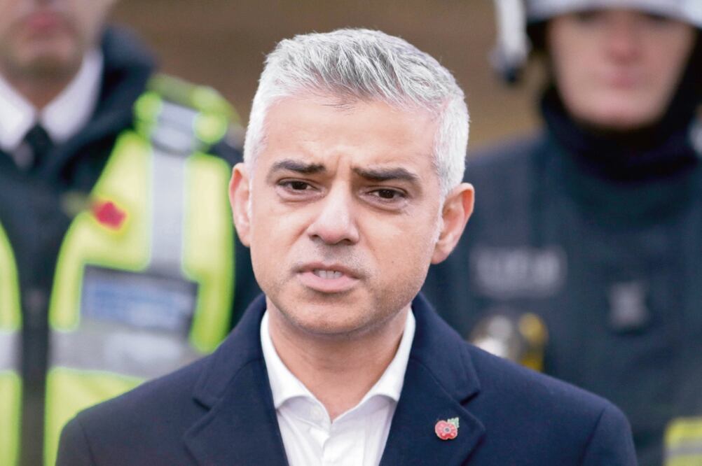 El alcalde de Londres, Sadiq Khan, dijo que Donald Trump mostró en sus mensajes que estaba “de sinformado”. (DANIEL LEAL-OLIVAS. AFP)