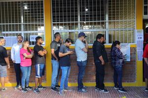 Elecciones en Honduras se desarrollan en calma y con largas filas