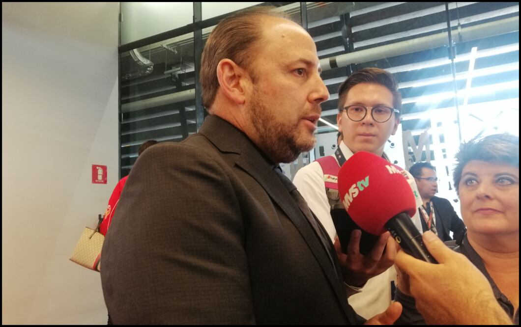 Othón Díaz, Gerente General de los Diablos Rojos del México, durante la presentación del nuevo mánager de los Diablos (Alain Arenas).