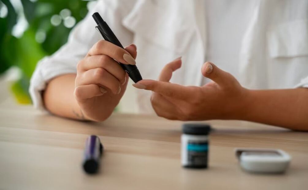 La almendra ayuda a regular el azúcar en la sangre, lo que la convierte en un alimento adecuado para personas con diabetes. Fuente: Freepik