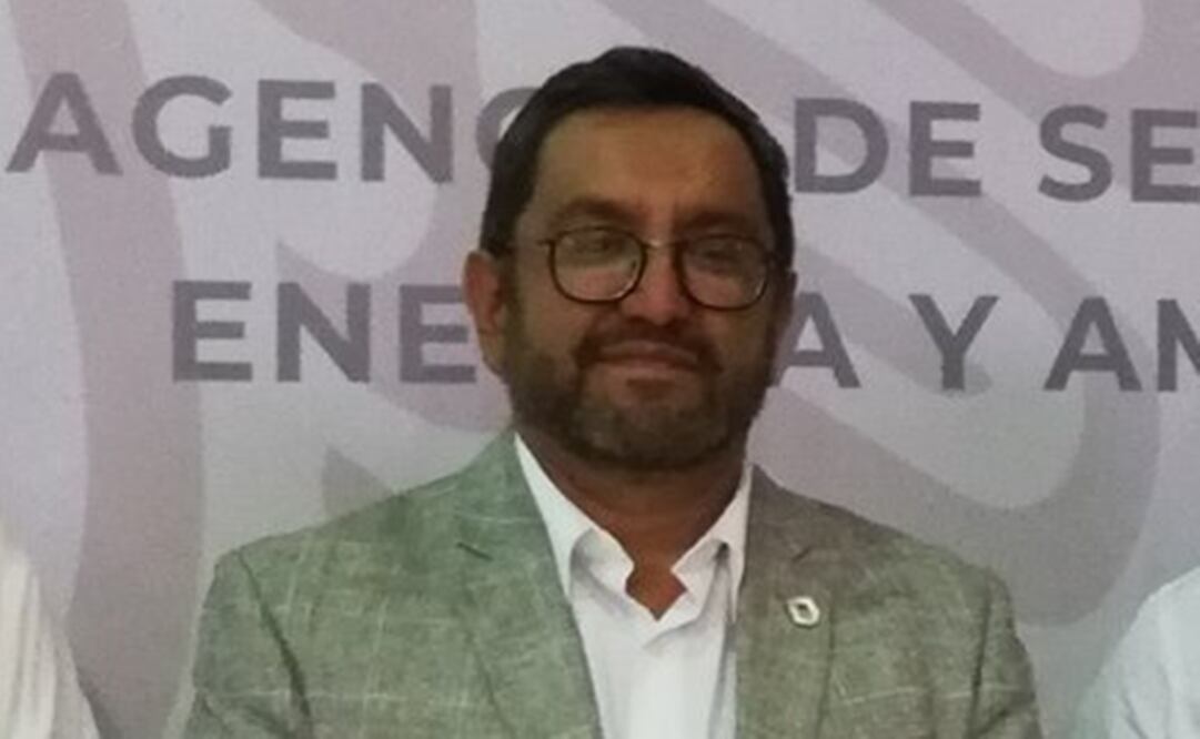 Luis Vera Morales presentó su renuncia esta tarde a Víctor Toledo Manzur, titular de la Secretaría de Medio Ambiente y Recursos Naturales / FOTO: tomada de Twitter @agencia_asea 