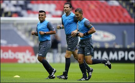 No es la primera vez que el árbitro Bejarano deja "pegarle" a futbolistas del América