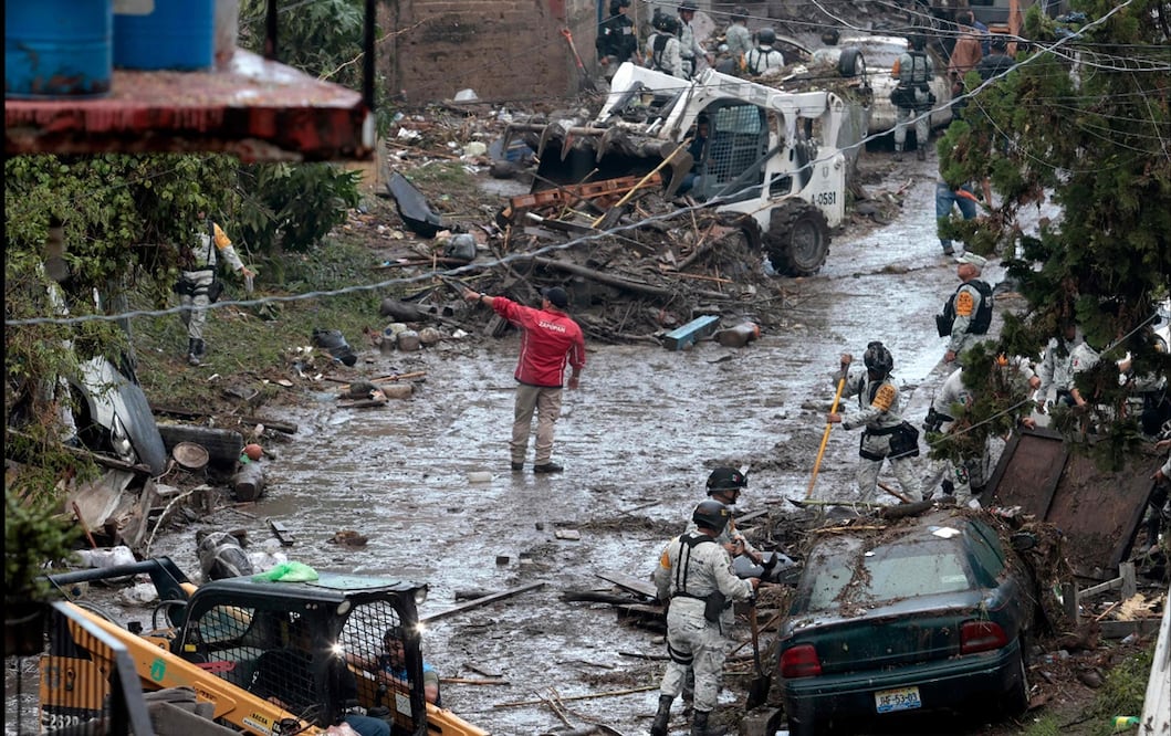Más de cien viviendas se inundaron tras la tormenta que la tarde y noche del martes azotó varias colonias del norte de Zapopan el 16 de julio de 2025. Foto: AFP
