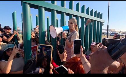 Bloquean paso a Claudia Sheinbaum en Ensenada; sale de su camioneta y con megáfono atiende a manifestantes